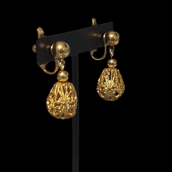 Vintage filigree, gold town drop dangle clip on earrings estate jewelry - Picture 2 of 10